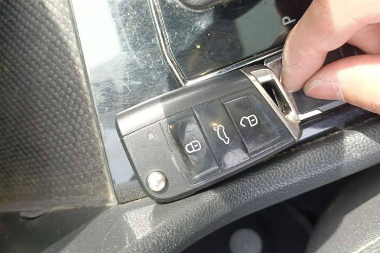 Used Volkswagen Tiguan L 2017 330TSI Automatic Two-Wheel Drive Luxury Edition Vehicle Key