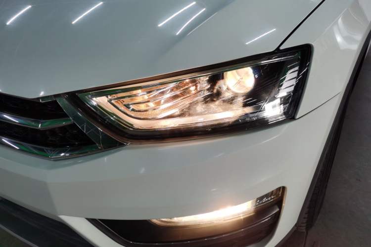 Used Zotye SR7 2016 1.5T CVT Magic Cube Door Edition China V Standard
