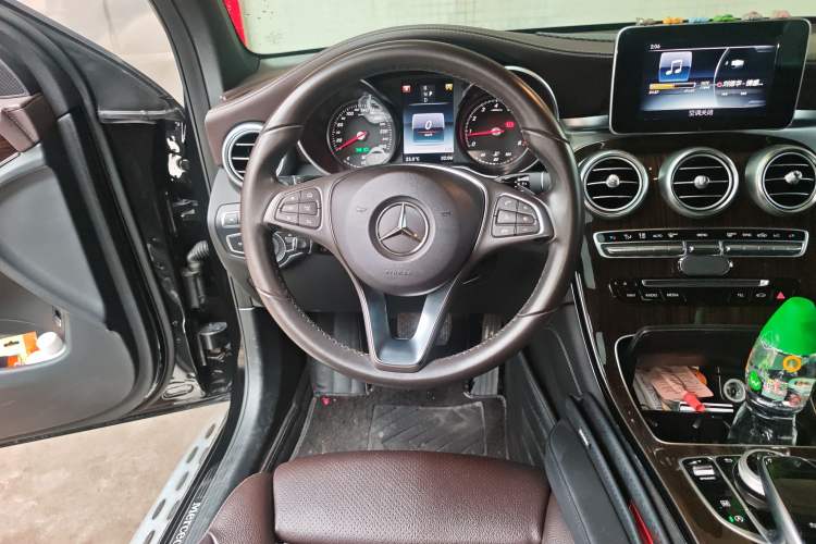 Used Mercedes-Benz GLC 2017 GLC 260 4MATIC Luxury Model Steering Wheel