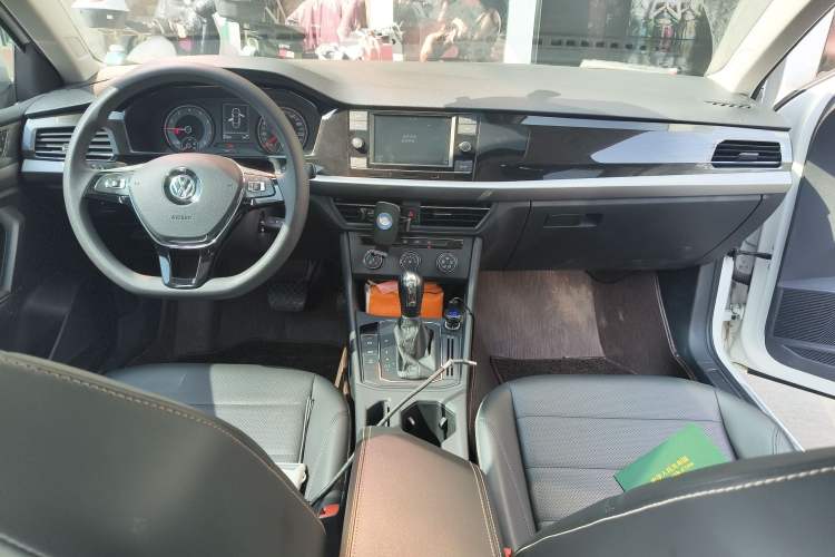 Used Volkswagen Lavida 2018 1.5L Automatic Comfort Edition China V Standard Center Console