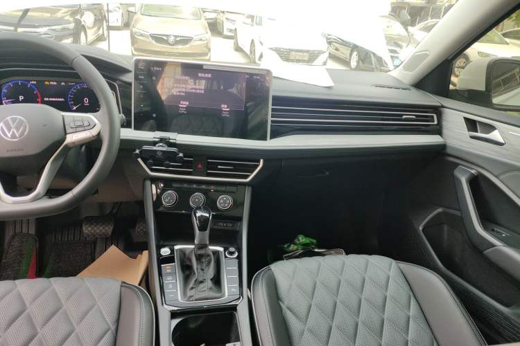 Used Volkswagen Sagitar 2024 300TSI DSG Excellence Edition Audio And AC Panel