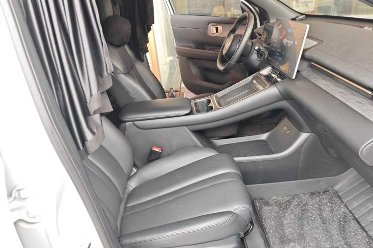 Used Wuling Xingguang S 2024 130km Flagship Version Right Front Seat