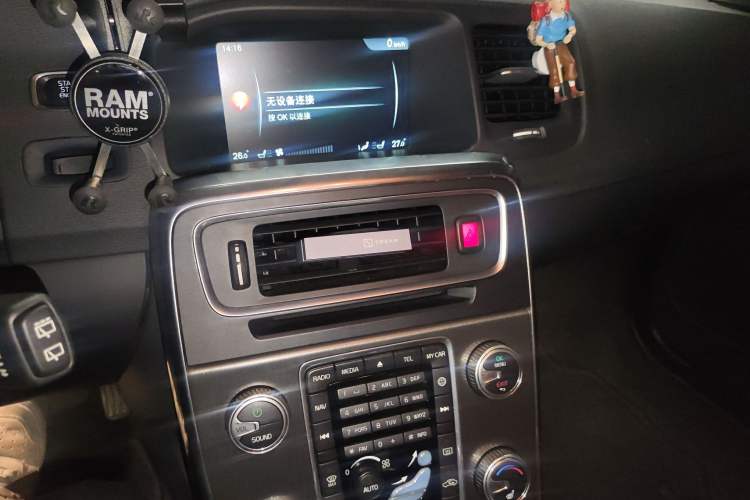 Used Volvo V60 2015 T5 Zhiya Edition
