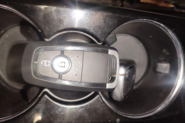 Used Ford Escape 2020 EcoBoost 245 Two-Wheel-Drive Comfort Edition Interior 1