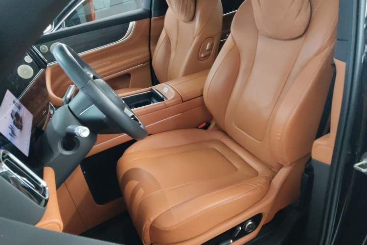 Used Hima AITO M9 2024 Range-Extended Ultra Version 42 kWh 6-Seater Model Left Front Seat