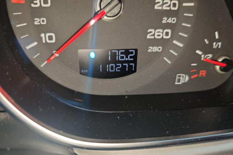 Used Audi Q7 2014 35 TFSI Off-road Model Odometer Close Up