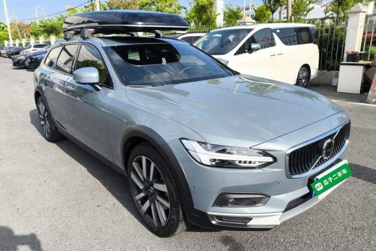 Used Volvo V90 2023 Cross Country B5 AWD Prestige Edition
