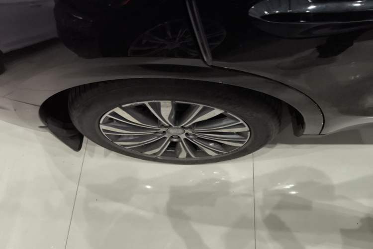 Used Hongqi E-QM5 2022 431 km Charge & Enjoy Edition Right Rear Wheel Hub