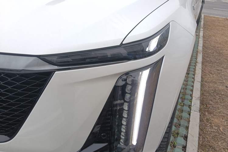 Used Cadillac XT5 2025 2.0T Platinum Edition