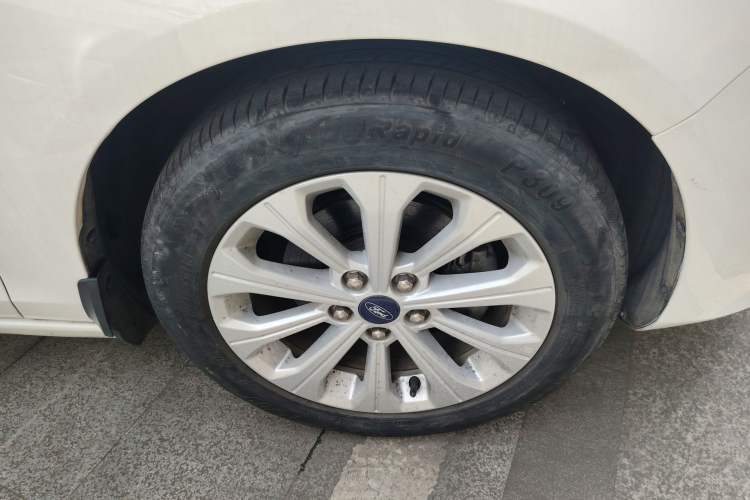 Used Ford Escort 2015 1.5L Automatic Fashion Model Right Front Wheel Hub