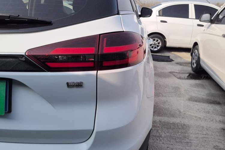 Used Geely Auto Emgrand X7 Sport 2020 1.8TD DCT Two-Wheel Drive Smart Connect 4G-Enabled Version Right Rear Taillight