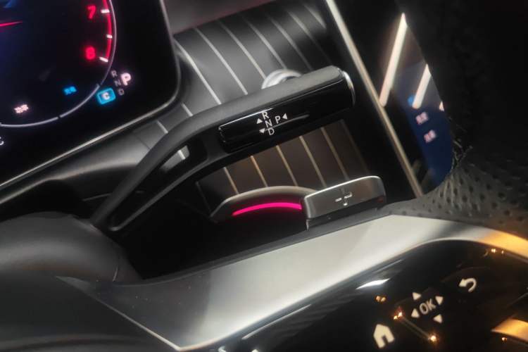 Used Mercedes-Benz C-Class 2025 C 260 L Sport Edition Gear Lever