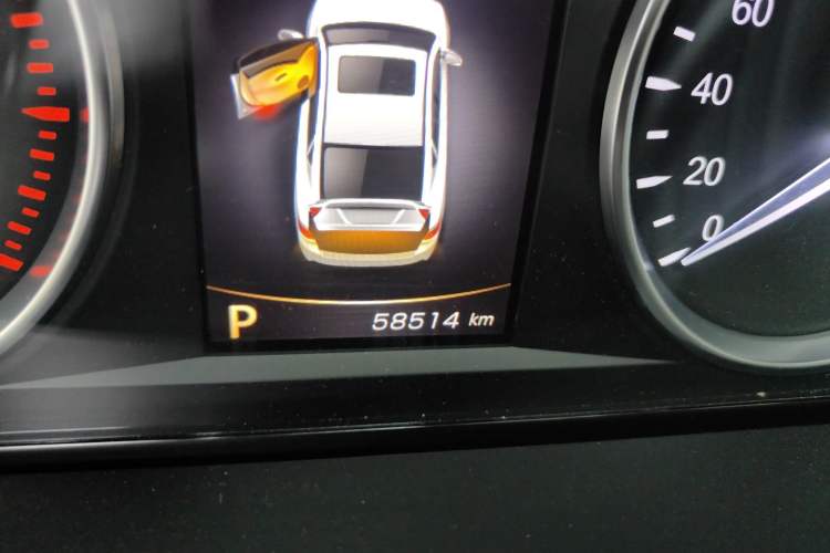 Used Geely Auto Emgrand GT 2018 1.8T Zunshang Zhiling Edition Odometer Close Up