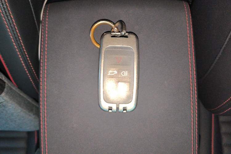 Used Land Rover Discovery Sport 2022 Revised Version 249 PS R-Dynamic S Performance Edition 5 Seats Vehicle Key