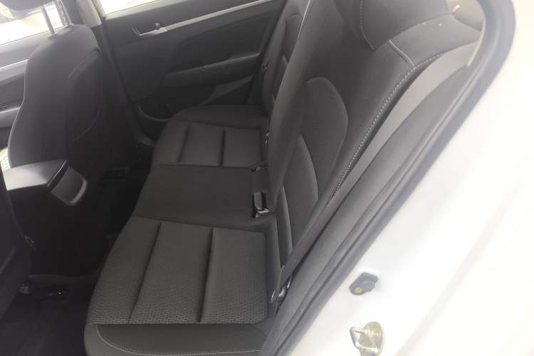 Used Hyundai Elantra (6th Generation / Lingdong) 2018 1.6L Automatic 15th Anniversary Special Edition Left Rear Seat