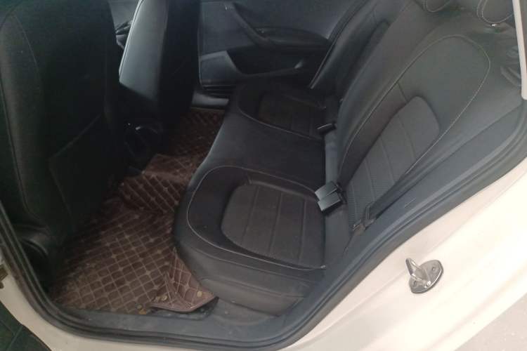 Used Skoda Rapid Spaceback 2016 Revised 1.6L Automatic Chuanxing Version Left Rear Seat