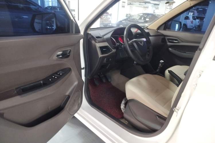 Used Wuling Hongguang 2019 1.5L S Standard Version China VI LAR
