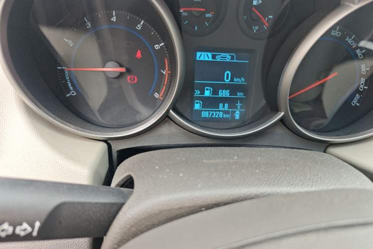 Used Chevrolet Cruze 2015 1.5L Classic SL MT Odometer Close Up