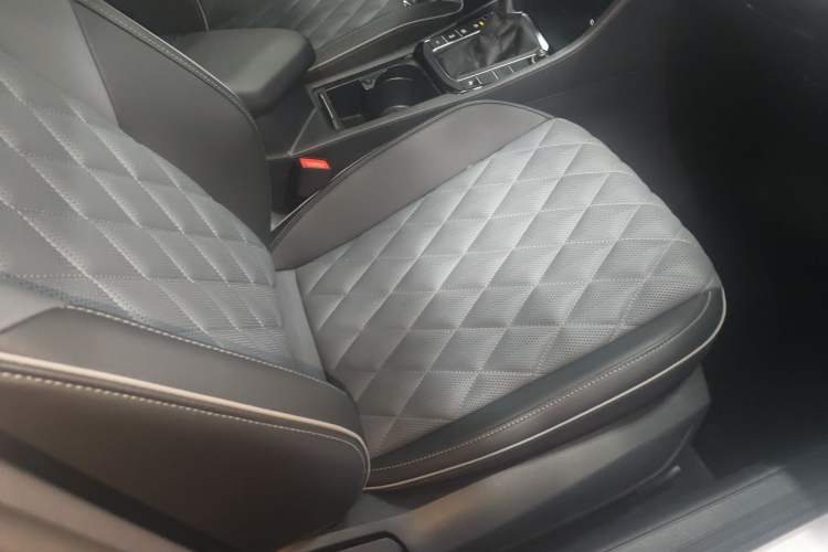 Used Volkswagen Sagitar 2023 300TSI DSG Excellence Edition Right Front Seat