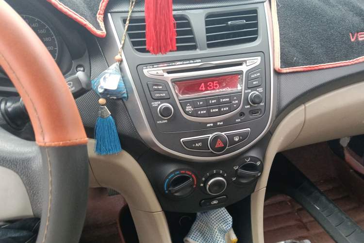 Used Hyundai Verna (older generation) 2014 1.4L Manual Smart GLS Trim