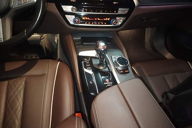 Used BMW 5 Series 2022 Second Facelift 530Li Leading Edition M Sport Package
