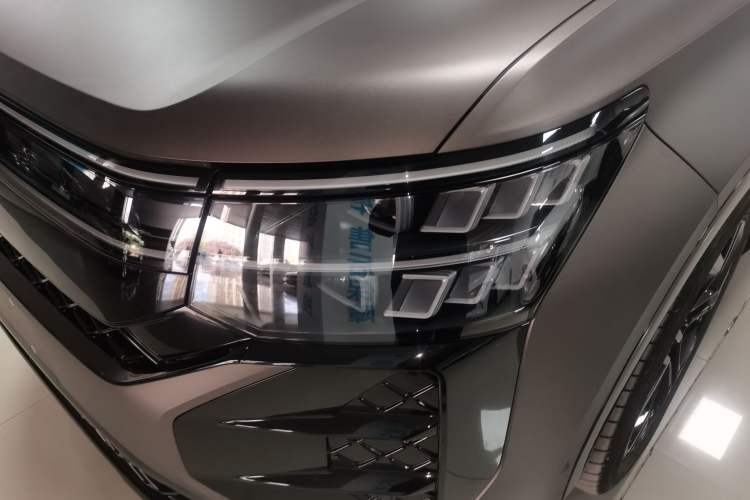 Used Volkswagen Teramont 2025 Tiguan Pro 450TSI Four-Wheel Drive Summit Edition Left Front Headlight