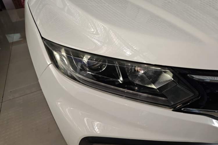 Used Honda XR-V 2015 1.8L VTi CVT Luxury Edition Right Front Headlight