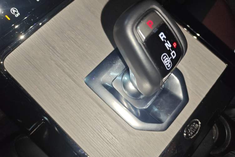 Used Land Rover Range Evoque New Energy 2023 Aurora L P300e Plug-in Hybrid Electric Version Gear Lever
