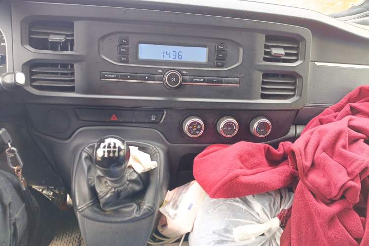 Used JMC Fushun 2023 2.0T Automatic Long-Wheelbase High-Roof Commercial Van—2/3 Seats