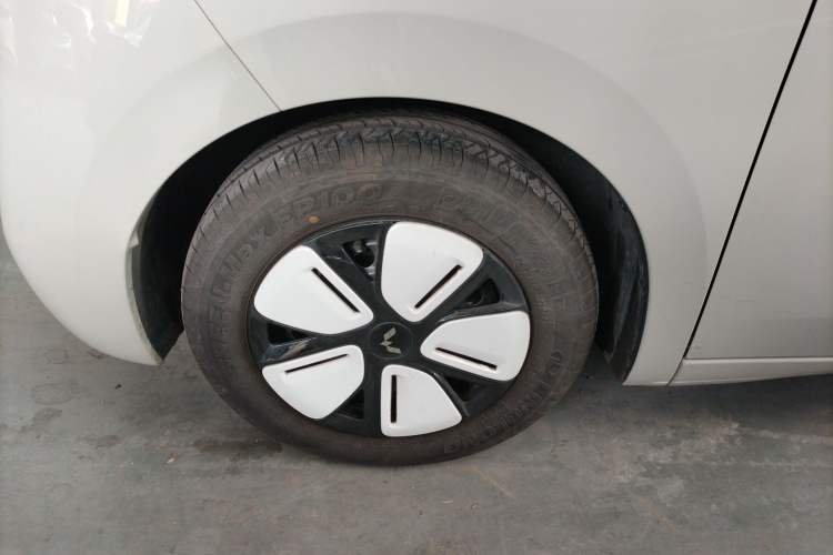Used Wuling Hongguang MINIEV 2025 Four-Door Version Advanced Edition Left Front Wheel Hub