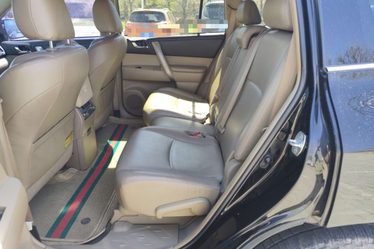 Used Toyota Highlander 2012 2.7L Two-Wheel Drive 7-Seater Luxury Edition Left Rear Seat