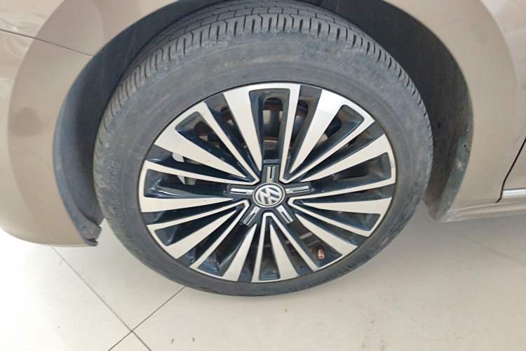 Used Volkswagen Passat 2020 330TSI Prestige Edition China VI Standard Left Front Wheel Hub