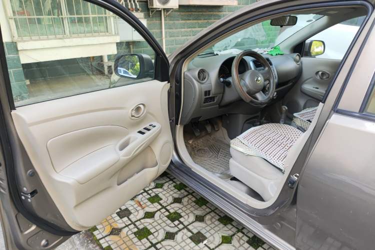 Used Nissan Sunny 2011 1.5XE Manual Comfort Edition Driver Seat