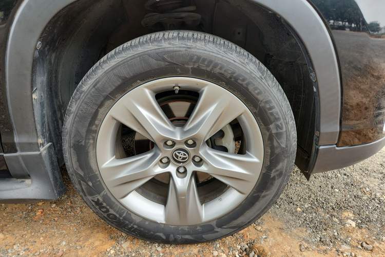 Used Toyota Highlander 2018 2.0T Two-Wheel-Drive Luxury Edition 7 Seats Emission Standard China V
