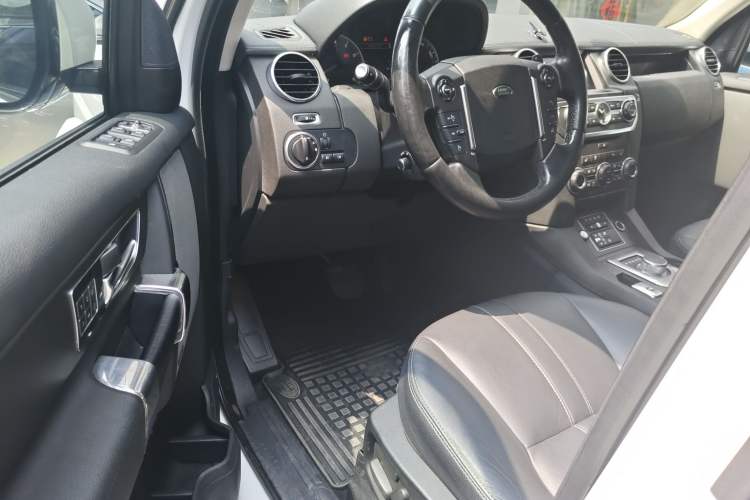 Used Land Rover Discovery 2015 3.0 SC V6 HSE Driver Seat