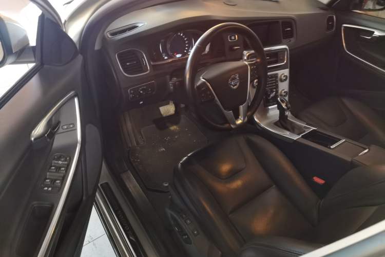 Used Volvo V60 2017 T5 Zhiyi Edition China V Standard
