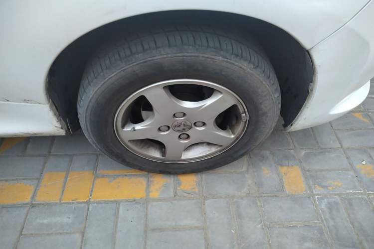 Used Peugeot 207 2011 Sedan 1.4L Manual Yule Edition Right Front Wheel Hub