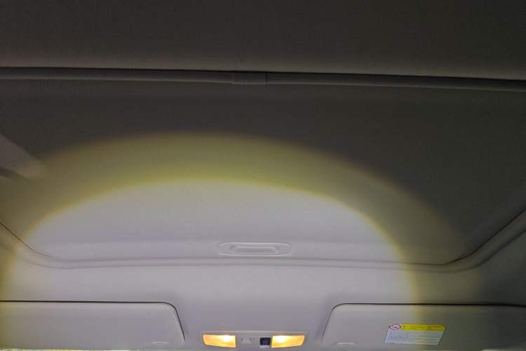 Used Mitsubishi Outlander 2019 2.4L 4x4 Zhi Xiang Edition 5 Seats China V Emission Standard
