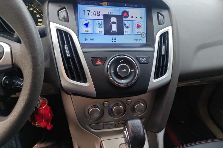 Used Ford Focus 2012 Sedan 1.6L Automatic Comfort Model Audio And AC Panel