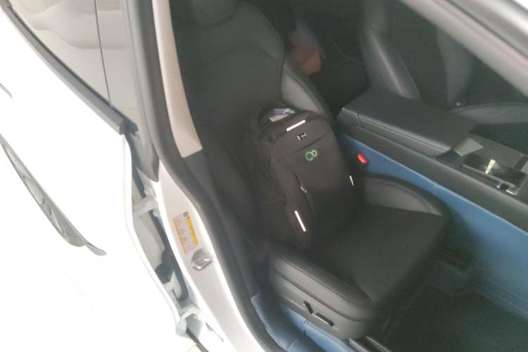 Used Tesla Model Y 2025 Long-Range All-Wheel-Drive Version