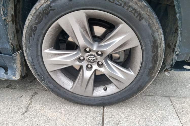 Used Toyota Highlander 2018 2.0T Four-Wheel Drive Luxury Version 7 Seats China VI Standard
