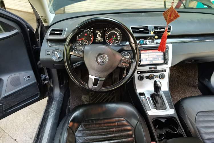 Used Volkswagen Magotan 2013 1.8TSI Luxury Model Steering Wheel