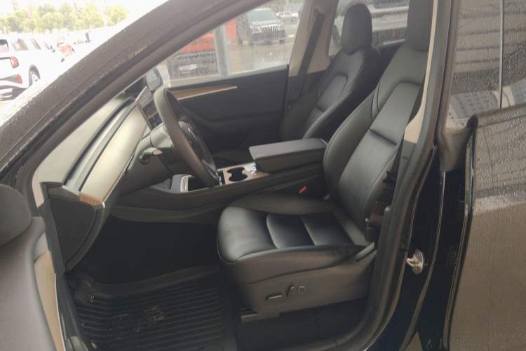 Used Tesla Model Y 2021 Long-Range All-Wheel-Drive Version 3D7
