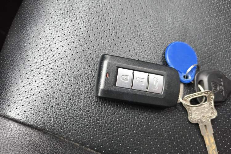 Used Mitsubishi Outlander 2014 2.4L 4x4 Deluxe Value Edition 5 Seats
