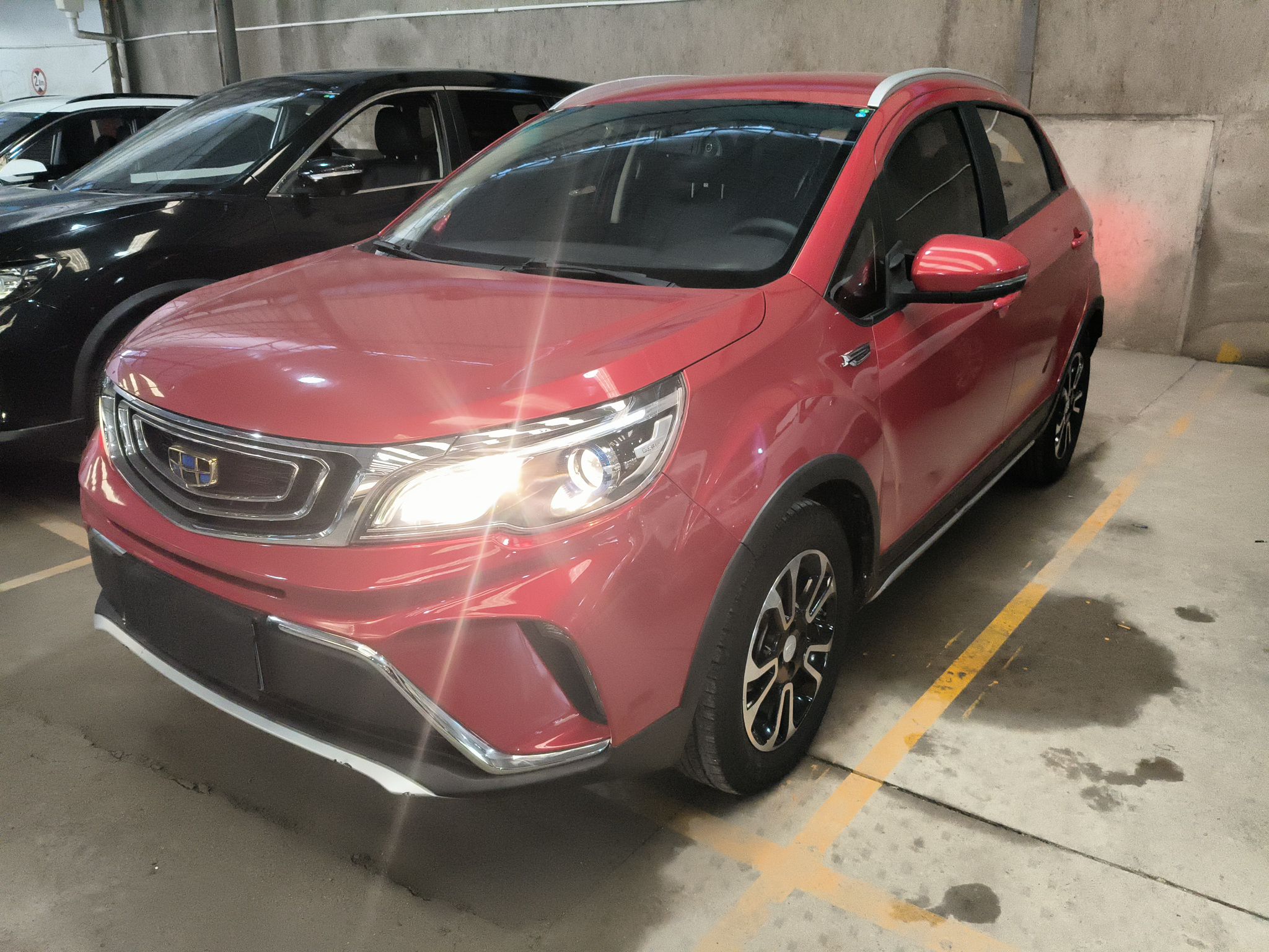 تحت مقدمة السيارة