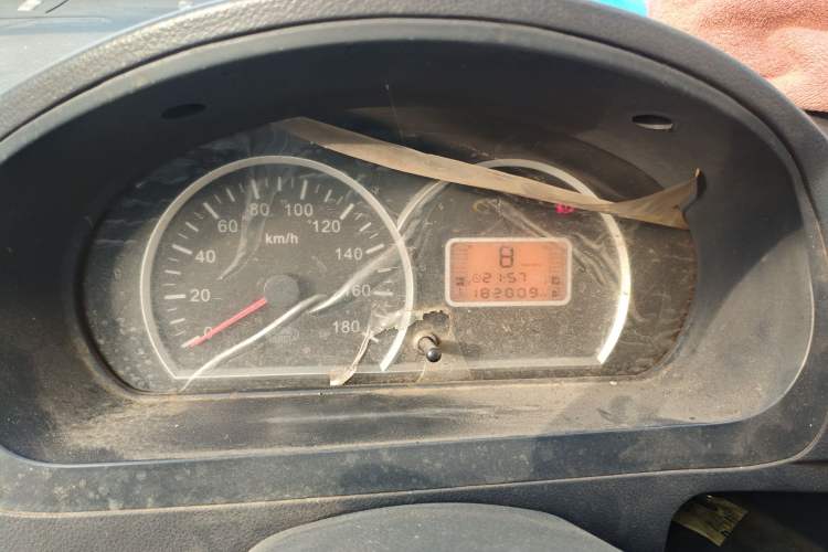 Used BAIC Weiwang 306 2011 1.3L base model 7 seats Odometer Close Up