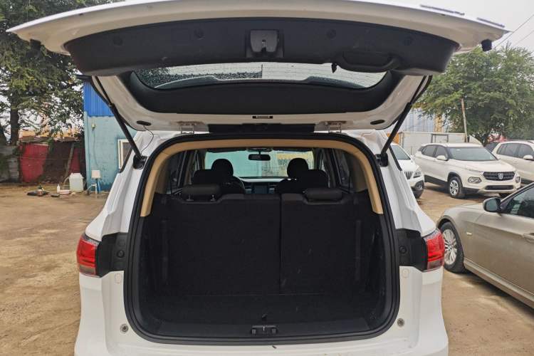 Used Oshan COS1 2020 1.5T Manual Fashion Edition 6 Seats