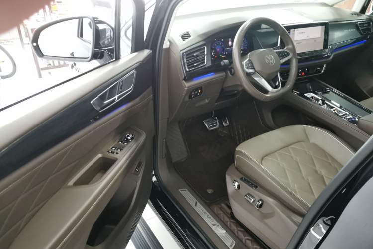 Used Volkswagen Viloran 2022 380TSI Prestige Edition Driver Seat