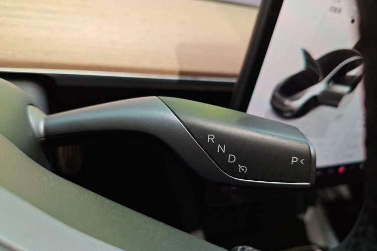 Used Tesla Model Y 2022 Long-Range All-Wheel-Drive Version Gear Lever