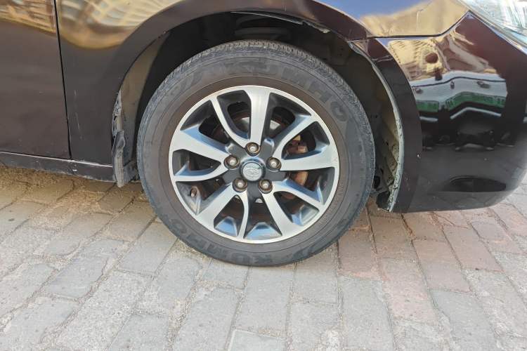 Used Soueast V6 Lingshi 2014 1.5L Manual Luxury Edition for Women